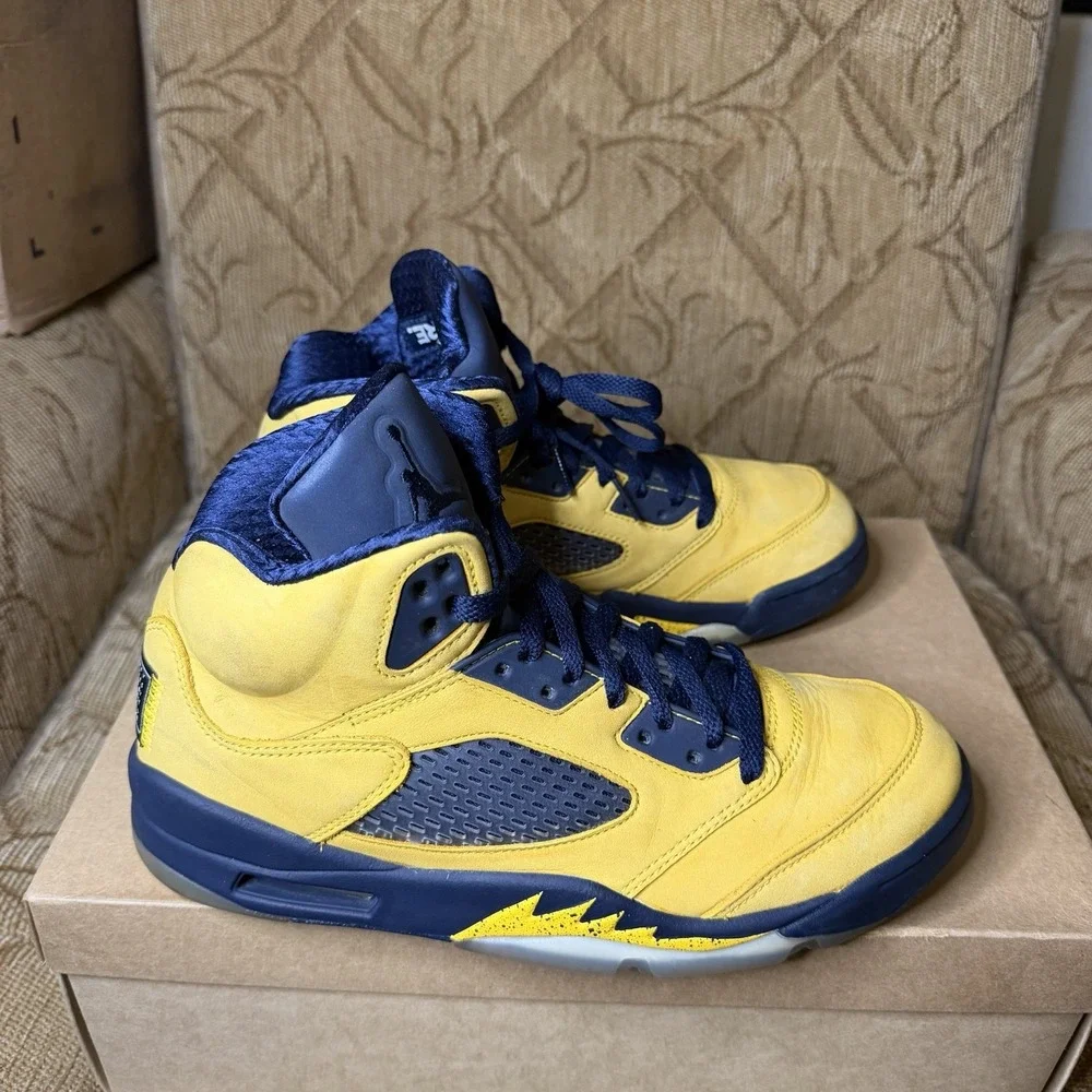 Nike Air Jordan 5 Retro SP Michigan 2019 CQ9541-704 Men's Size 8.5 Sneakers